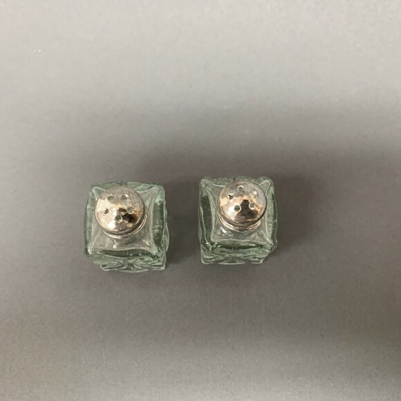 Miniature Salt and Pepper Shakers Clear Glass Silver-plate - Picture 3 of 5